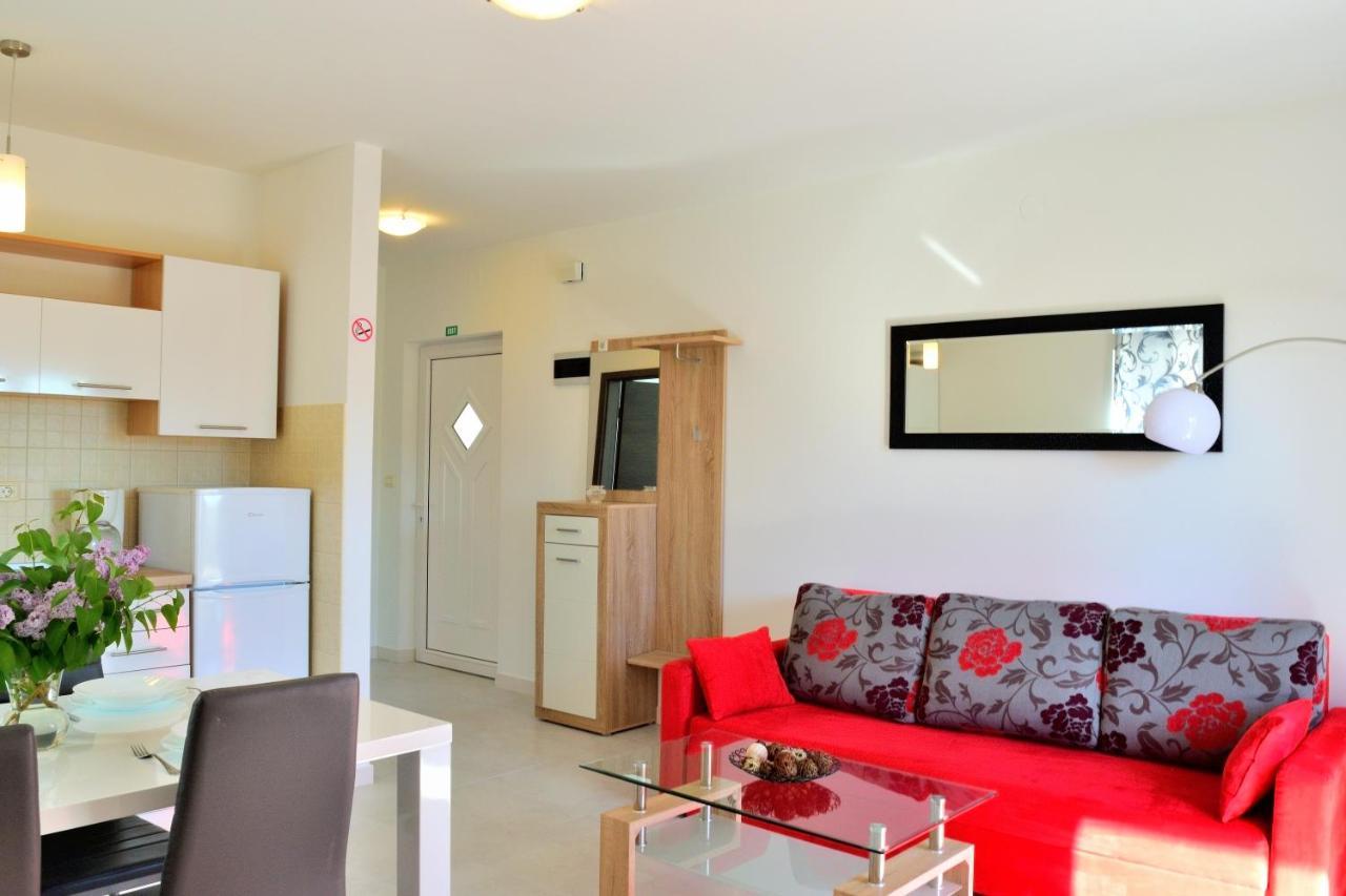 Apartment Domus Lauri Umag Exteriör bild