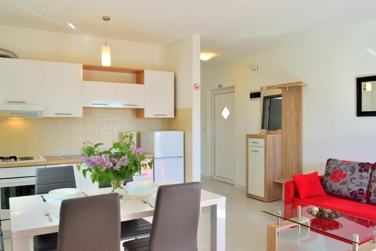 Apartment Domus Lauri Umag Exteriör bild