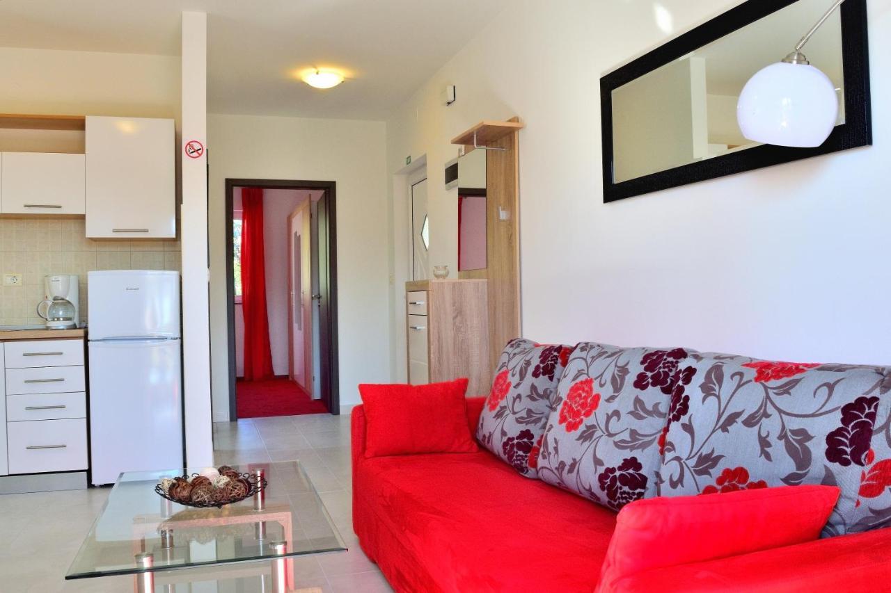 Apartment Domus Lauri Umag Exteriör bild