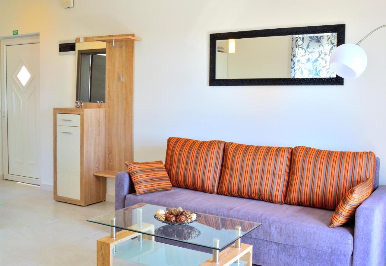 Apartment Domus Lauri Umag Exteriör bild