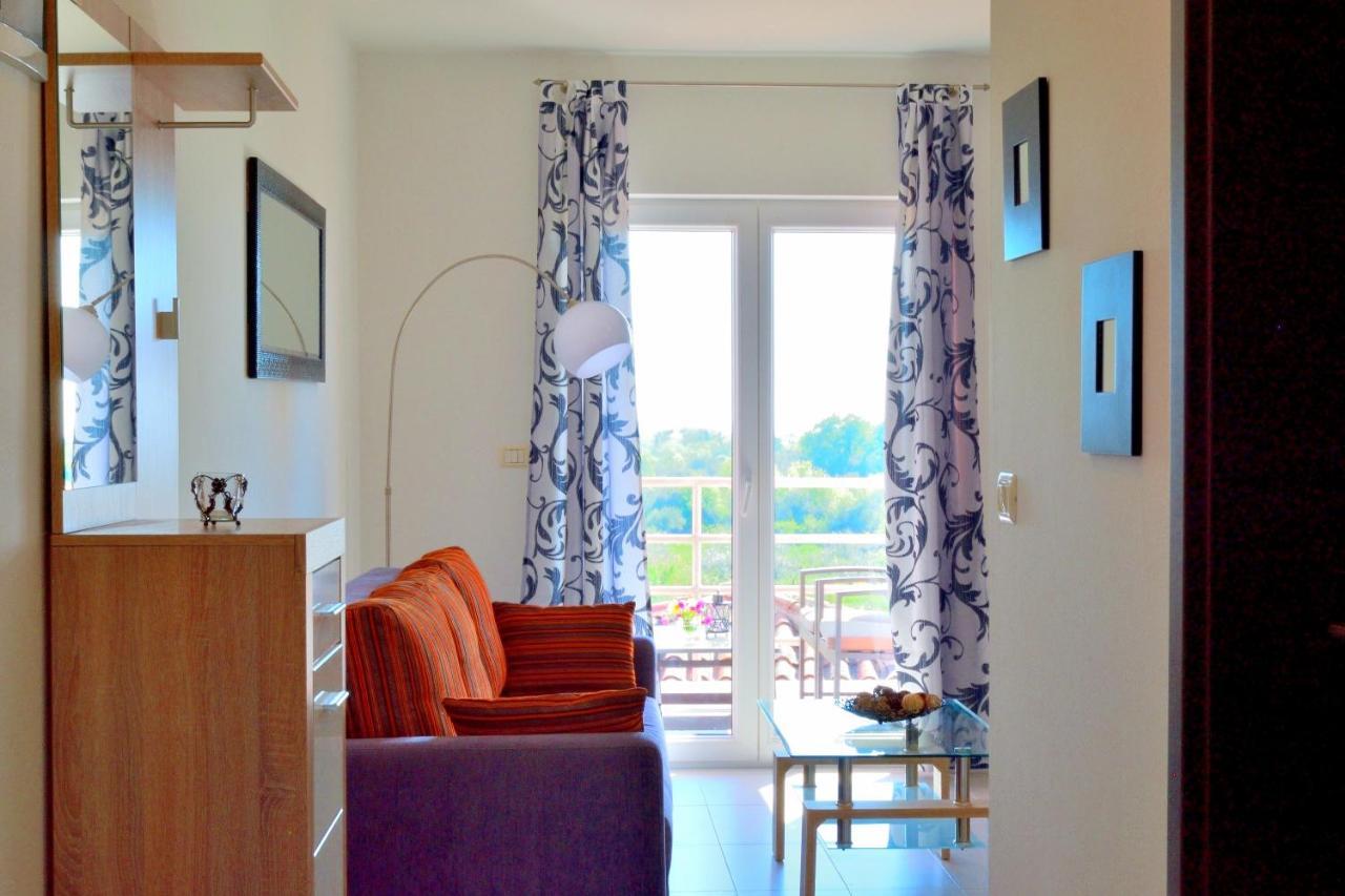 Apartment Domus Lauri Umag Exteriör bild