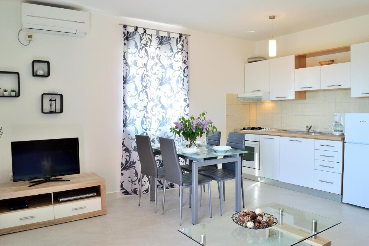Apartment Domus Lauri Umag Exteriör bild