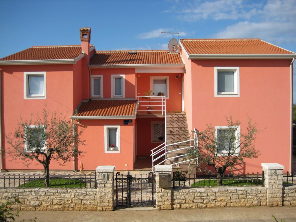 Apartment Domus Lauri Umag Rum bild